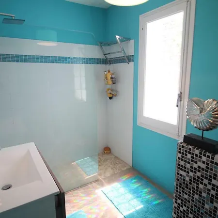 8007 Velasquez Villa *